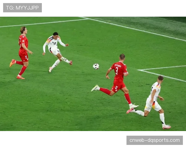 官方:拜仁慕尼黑确认穆西亚拉因脚踝扭伤将缺席四周 官方:拜仁慕尼黑确认穆西亚拉因脚踝扭伤将缺席四周